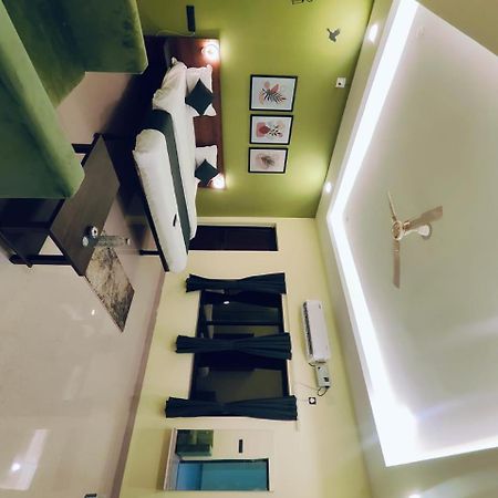 Emerald Euphoria The Luxury Stay Near Infocity Best Seller Bhuvanesvar Kültér fotó
