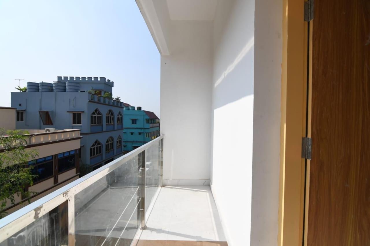 Emerald Euphoria The Luxury Stay Near Infocity Best Seller Bhuvanesvar Kültér fotó