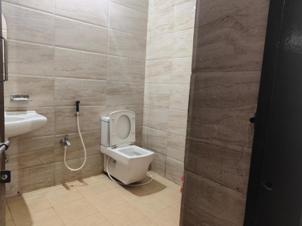 Emerald Euphoria The Luxury Stay Near Infocity Best Seller Bhuvanesvar Kültér fotó