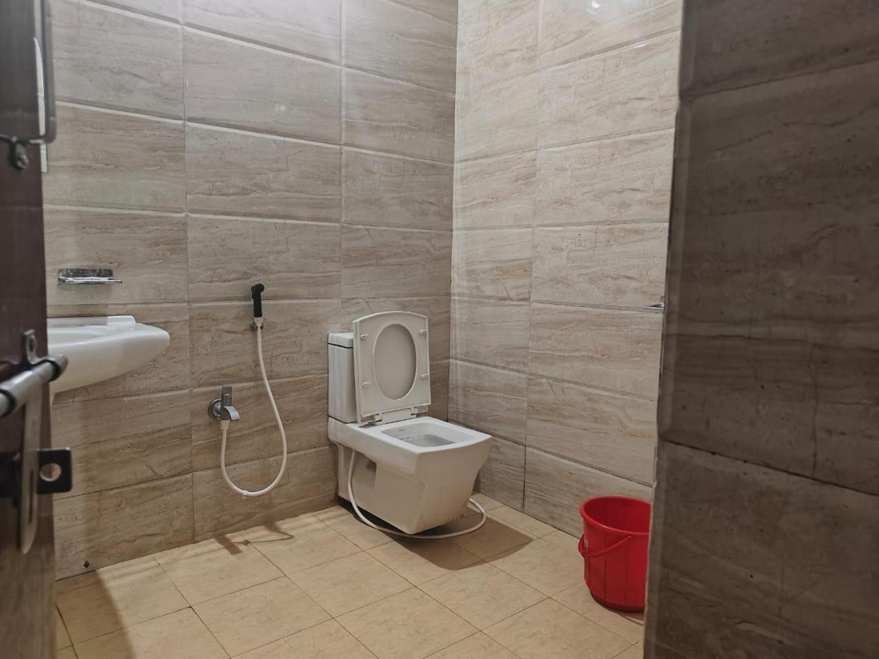 Emerald Euphoria The Luxury Stay Near Infocity Best Seller Bhuvanesvar Kültér fotó